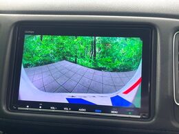 【バックカメラ】駐車時に後方がリアルタイム映像で確認できます。大型商業施設や立体駐車場での駐車時や、夜間のバック時に大活躍！運転スキルに関わらず、今や必須となった装備のひとつです！