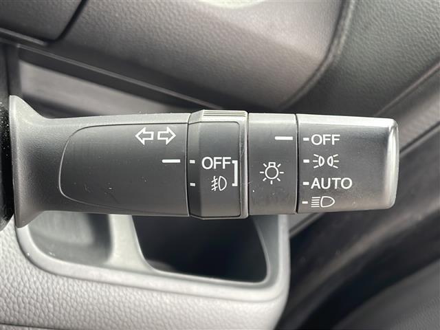 【 オートライト 】オートライトなのでライトの点け忘れを気にすることなく運転が出来ます♪