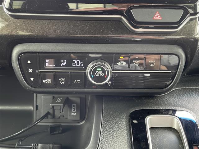 【 オートエアコン 】車内温度を感知して自動で温度調整をしてくれるのでいつでも快適な車内空間を創り上げます！