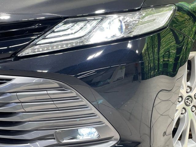 【LEDヘッドライト】悪天候や夜間走行時も良好な視界を確保し安心して運転できる高輝度LEDヘッドライトを装備！点灯速度が早く、消費電力も抑えられています。