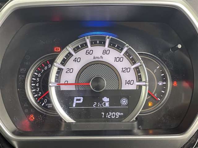【スピードメーター】メーターがシンプルで見やすく運転しやすいですね！