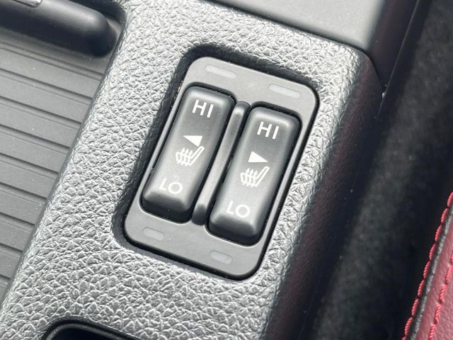 【シートヒーター】寒い日に重宝するシートヒーター！エアコンより早く温まってくれるので寒がりの人も安心ですね♪エアコンの温風は乾燥するから苦手、という方にもをおすすめです。
