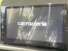 【ディスプレイオーディオ】お手持ちのスマートフォンとの連携で、ナビや音楽再生など各種アプリを使用可能。スマホに近い感覚でお使いいただけます♪