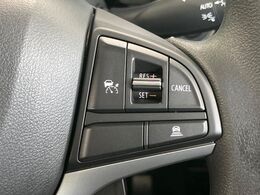 【アダプティブクルーズコントロール】高速道路での長距離走行が楽に！！自動で速度を保つクルーズコントロールが、衝突軽減システムと連携し、前方の車両を感知して車間を保つように速度調節してくれます！！