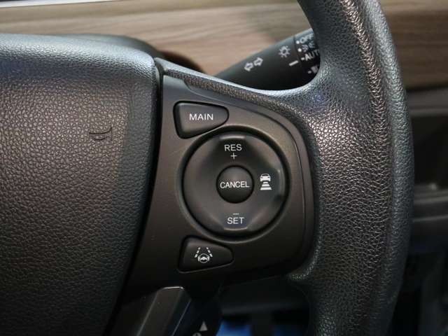 ★アダプティブクルーズコントロール（ACC）★先行車がいない場合は設定した車速を自動で維持、先行車がいる場合は自動で加減速。適切な車間距離を保つよう支援し、運転負荷を軽減します。