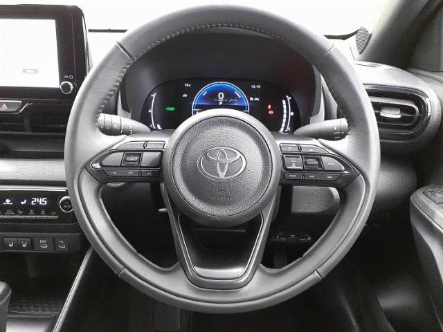 WECARSの展示場では実際に見て、触ってお車をお選びいただけます！知識の豊富な営業スタッフが様々なカーライフをご提案いたします！