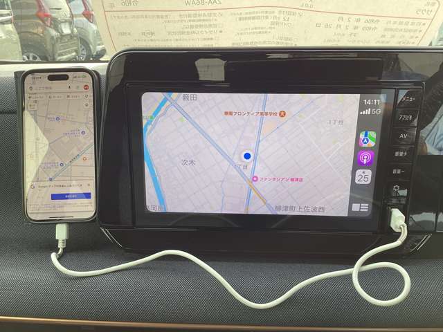 アップルカープレイやアンドロイドオートか使えますので、お手持ちのスマートフォンをつないでナビとしても活躍します。