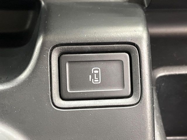 【パワースライドドア】スマートキーや運転席のスイッチでスライドドアの開閉が可能♪電動だから力を入れてドアを開ける必要が無く、小さいお子様でも、重い荷物を持っている時もラクに開け閉めできます♪