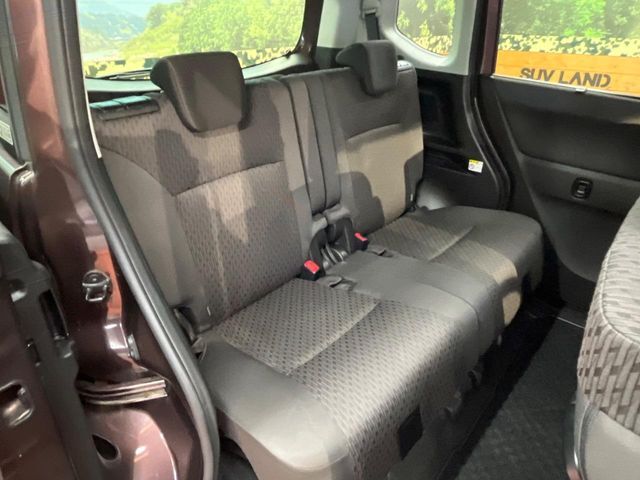 後部座席も気になるようなキズ・汚れやへたり等、大きなダメージはなく、良好な状態です。