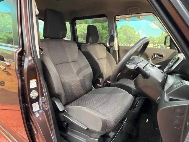 運転席シート廻りは使用感も少なく、良好な状態となっています。丁寧に使われていたことがよくわかりますね。