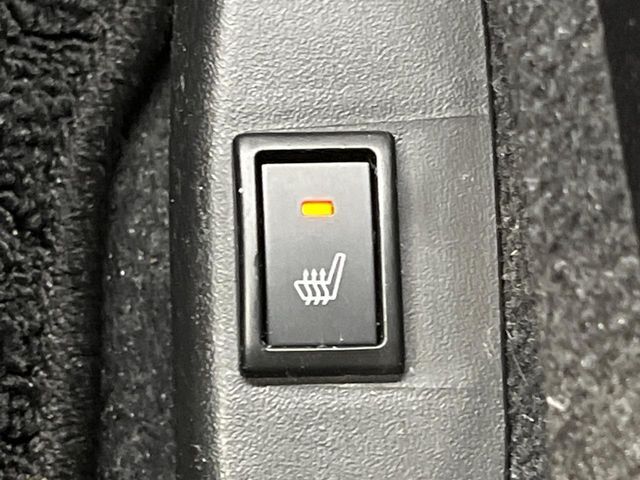 【シートヒーター】寒い日に重宝するシートヒーター！エアコンより早く温まってくれるので寒がりの人も安心ですね♪エアコンの温風は乾燥するから苦手、という方にもをおすすめです。