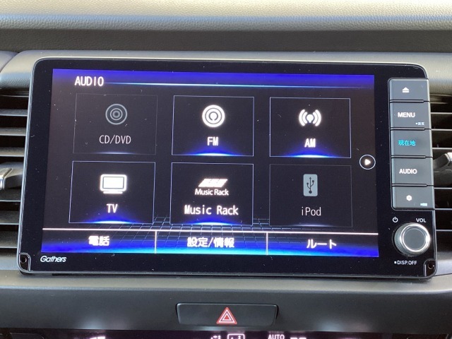 ナビゲーションはギャザズ9インチメモリーナビ（VXU-215FTi）を装着しております。AM、FM、CD、DVD再生、Bluetooth、音楽録音再生、フルセグTVがご使用いただけます。