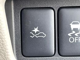 【三菱e-Assist】走行中に前方の車両等を認識し、衝突しそうな時は警報とブレーキで衝突回避と被害軽減をアシスト。より安全にドライブをお楽しみいただけます。