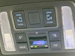 【両側パワースライドドア】スマートキーや運転席のスイッチで後席両側スライドドアの開閉が可能♪電動だから力を入れてドアを開ける必要が無く、小さなお子様でも簡単に開け閉めでき快適です♪