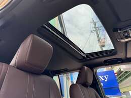 快適性や車内空間の印象に影響する重要なパーツ☆室内高が確保されたルーフは開放感を生み、長時間のドライブでも疲れにくい空間を演出！サンル-フやパノラマル-フが装備されていれば、自然光や風を取り入れます☆彡