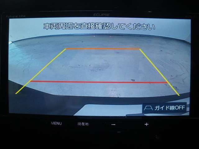 バックモニター付き。車両後方の映像がナビ画面に表示されるので、車庫入れが苦手な人も安心です。ただし、目視確認もお忘れなくお願いいたします。