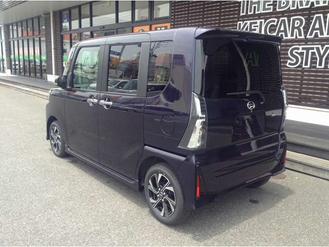 【届出済未使用車の得する価格】大量仕入れにより車両価格が割安な上重量税は払い込み済みで、登録月によっては取得税もかかりません。