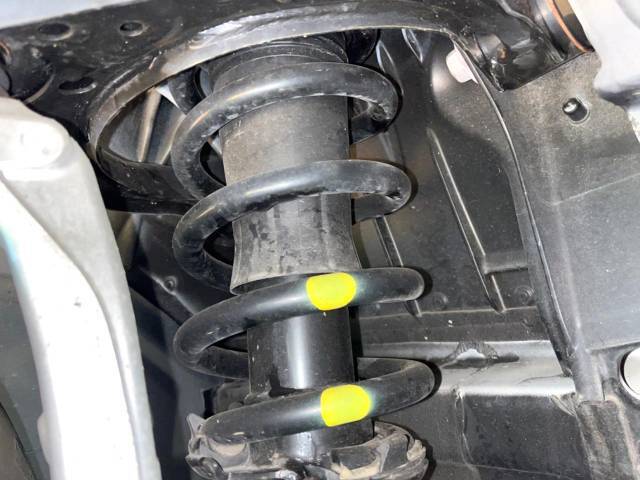 お車を安心してお乗りいただく為には、足回りの定期点検が欠かせません。サービスサポート（有償保証）では無料点検もご提供しており、安心のカーライフをお過ごしいただけるサポート体制が整っています。