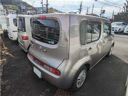 明るく元気なスタッフが1台1台丁寧に内外装クリーニング、点検・整備を行っております。