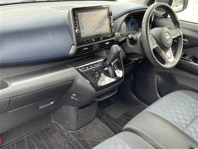 【運転席まわり】現車の確認はお電話で在庫のご確認の上是非ご来店くださいませ！ご来店の難しい方は店舗スタッフがお電話やメールで詳細をお答えさせて頂きます。