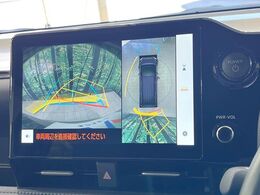 【パノラミックビューモニター】専用のカメラにより、上から見下ろしたような視点で360度クルマの周囲を確認することができます☆死角部分も確認しやすく、狭い場所での切り返しや駐車もスムーズに行えます。
