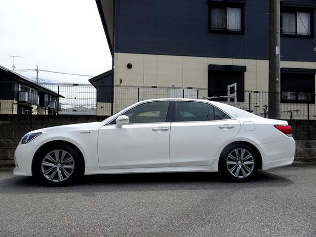後期モデルで安全装備多数装備されております。