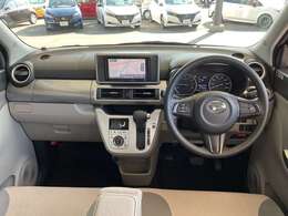 インパネ周りはこのように機能的にまとまっています。クリーニング済みで室内もキレイです。