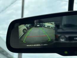 【バックカメラ】駐車時に後方がリアルタイム映像で確認できます。大型商業施設や立体駐車場での駐車時や、夜間のバック時に大活躍！運転スキルに関わらず、今や必須となった装備のひとつです！