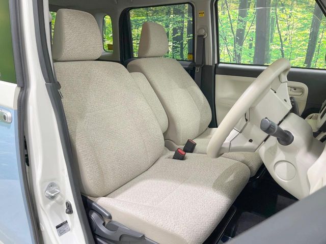 運転席シート廻りは使用感も少なく、良好な状態となっています。丁寧に使われていたことがよくわかりますね。