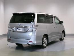 ボディーカラーはシルバーメタリック＜1E4＞です。