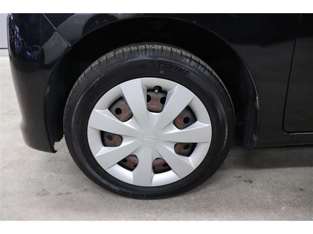 こちらのお車は現状での販売とさせて頂いております。タイヤの状態や残り溝など実際にご確認ください。