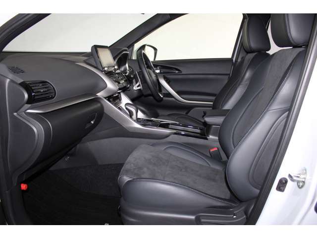 ゆったり包み込むようなフロントシート！長距離運転の疲労も軽減してくれます！