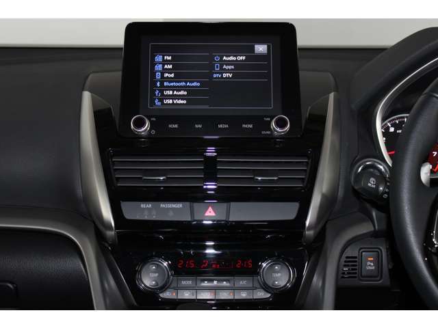 飽きのこないインテリアデザイン。小物入れなど嬉しい装備が満載です