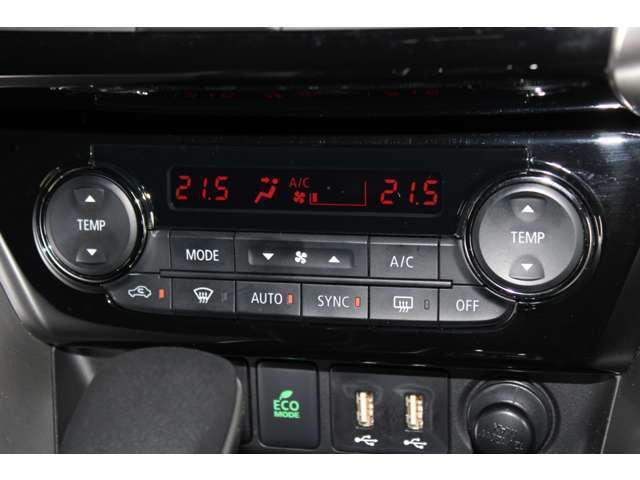 運転席と助手席でそれぞれ自由に温度設定が可能です