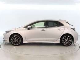 おひとり、恋人、ご友人、ご家族など、少人数でも大人数でもお出かけが楽しめます。この車で楽しいドライビングライフを送りましょう♪