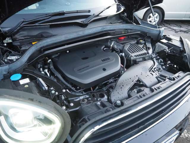 当社では入庫時にアイドリングチェック、試乗、装備品の確認を行っております♪