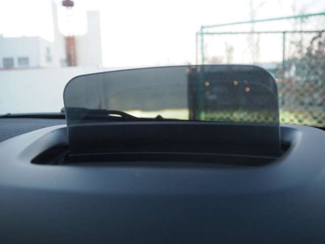 ☆ヘッドアップディスプレイ搭載！視線移動が少なくなり安全性も更にアップ♪