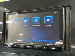 【ナビゲーション】目的地までしっかり案内してくれる使いやすいナビ。Bluetooth接続すればお持ちのスマホやMP3プレイヤーの音楽を再生可能！毎日の運転がさらに楽しくなります！！