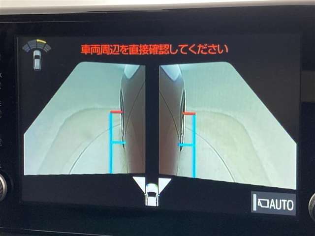 幅も大きいクルマなので、すれ違いも心配ですよね。バックカメラだけでなく、サイドカメラも装備しています。裏道のすれ違いの時なども、活躍してくれます。