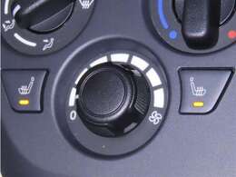 運転席と助手席にシートヒーターを装備しております。