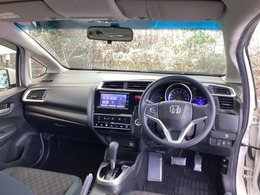 ご覧のように、視界が広く運転しやすいように設計されています。また、プラズマクラスター技術搭載フルオートエアコンで快適です。