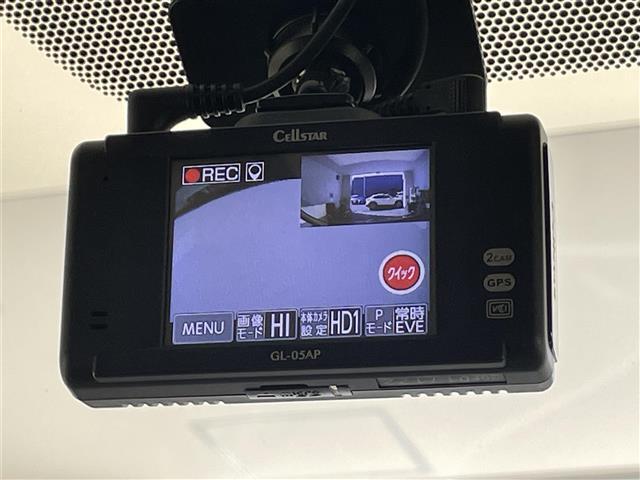 【ドライブレコーダー】運転中の記録を残します。事故などを起こした、起こされた時の証拠を残します。最新機種へのアップグレードも可能となっておりますので、ご相談ください。