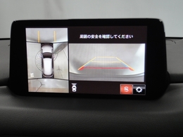 360°ビュー装備です。狭い場所での車庫入れや切り替えしの時など目で見て確認できるので便利ですね。