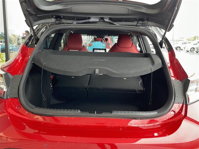 【トランク】積み込みやすくて、たっぷり積める荷室です。シートアレンジできるものは、乗車人数と荷物の量や大きさによってシートを動かすことができるので、より快適なドライブが可能です！
