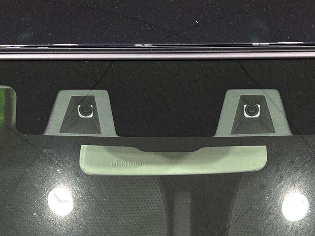 【スズキ　セーフティサポート】走行中に前方の車両等を認識し、衝突しそうな時は警報とブレーキで衝突回避と被害軽減をアシスト。より安全にドライブをお楽しみいただけます。