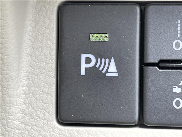 【クリアランスソナー】駐車、発進の低速走行時に、周囲の障害物をブザーとディスプレイ表示でお知らせして、衝突回避をサポートします！