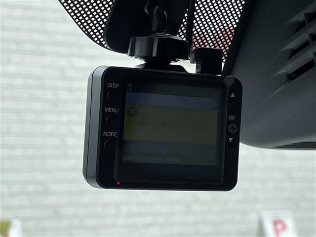 【ドライブレコーダー】映像・音声などの運転中の記録を残します。事故などを起こした起こされた時の証拠になりえますので、もしも時でも安心ですね。