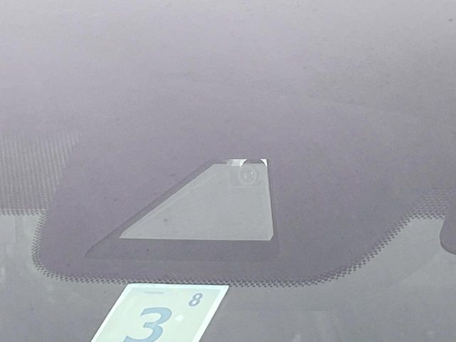 【トヨタセーフティセンス】走行中に前方の車両等を認識し、衝突しそうな時は警報とブレーキで衝突回避と被害軽減をアシスト。より安全にドライブをお楽しみいただけます。