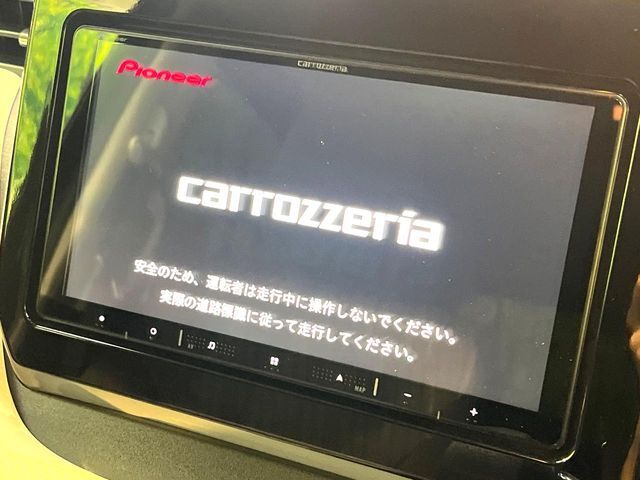 【大画面ナビ】人気の大型8インチナビを装備。存在感のある大画面はインパクト大！ナビ利用時のマップ表示は見やすく、テレビやDVDは臨場感がアップ！いつものドライブがグッと楽しくなります♪