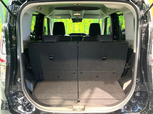 普段のお買い物や通勤、送迎等に十分な荷室スペースを確保しております。セカンドシートを倒すと、大きな荷物の積載も可能です♪